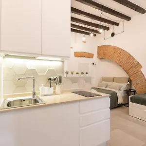 apt-bricks-beams-studio-in-the-key-area-of.italymilanhotels.net/