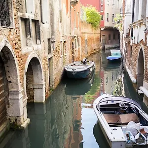 Rialto Corte Dei Sansoni Canal View By Wonderful Italy Venise